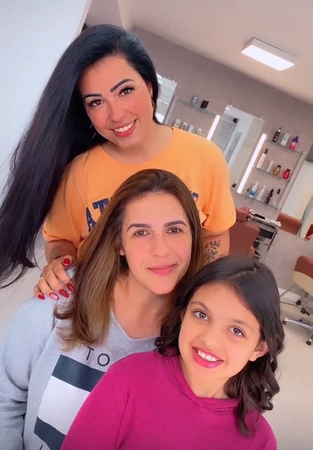 Cliente e Kharina Ribeiro no Salão Kharina Ribeiro
